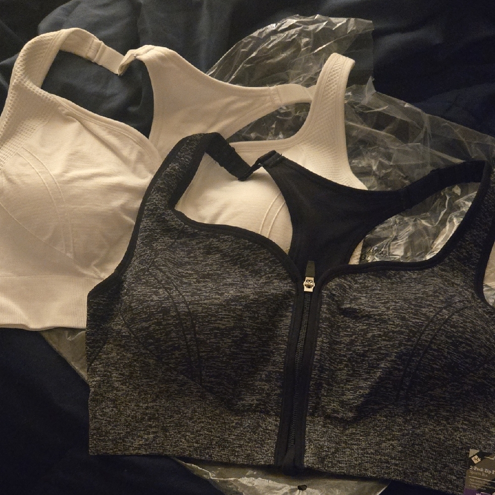 Front-Zip High-Impact Sports Bra — Heather Black & White